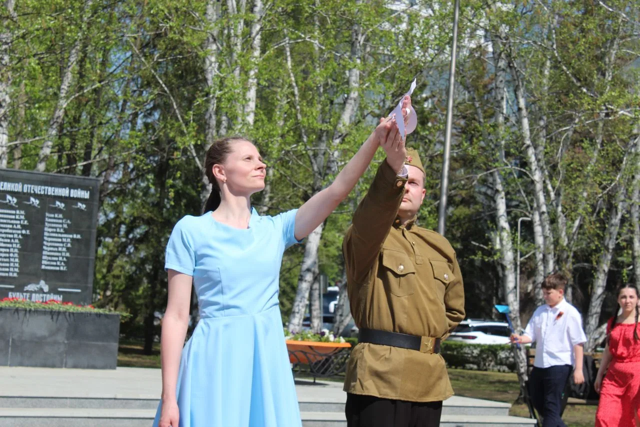 Железные паруса единства  В сердце Тюмени, у легендарного катера «Комсомолец» в сквере Петра Потапов