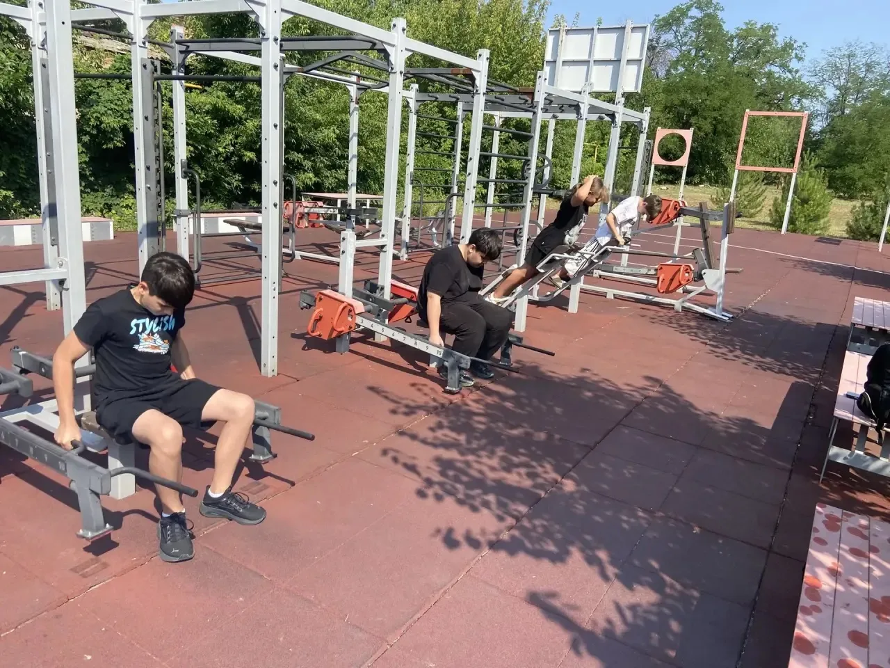 «Страна летних затей»

Продолжает свою работу летняя школьная площадка МБОУ СОШ №2 г.Донецка «Страна