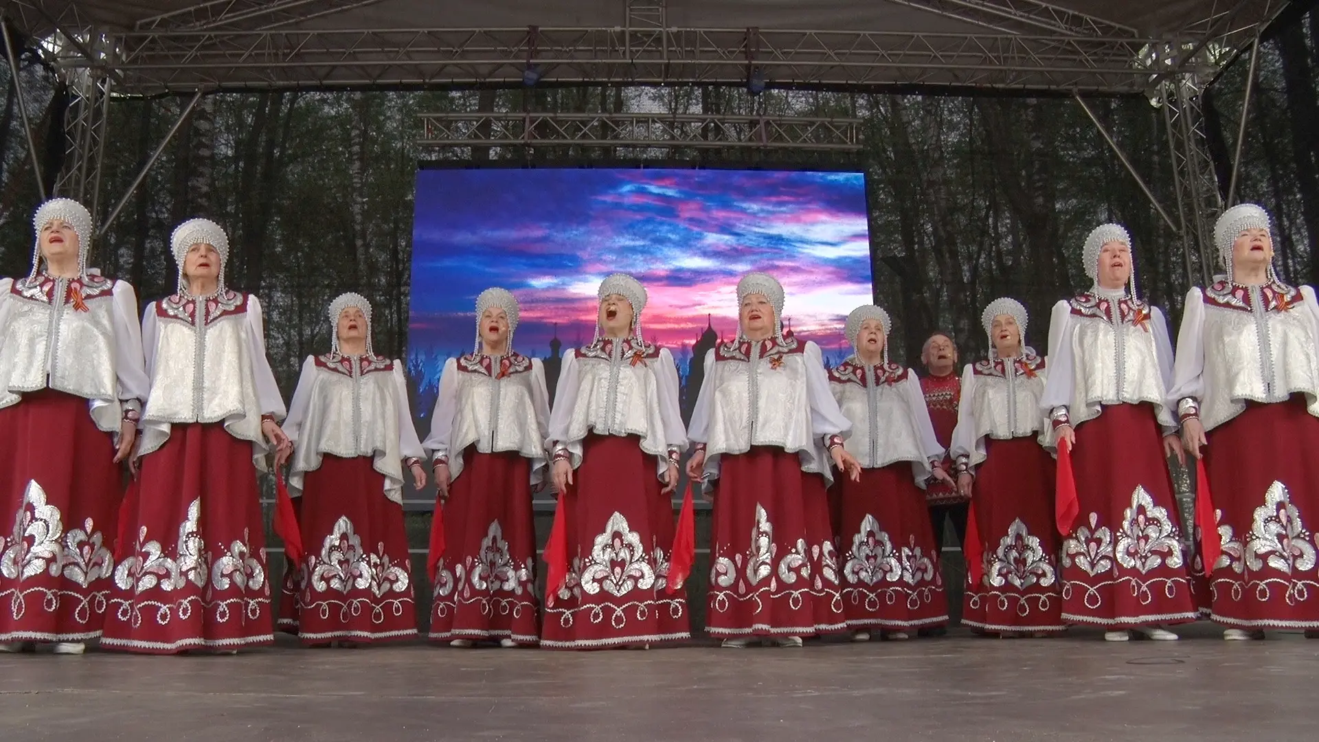 В парке «Авангард» на главной сцене состоялся концерт творческих коллективов городского округа, посв