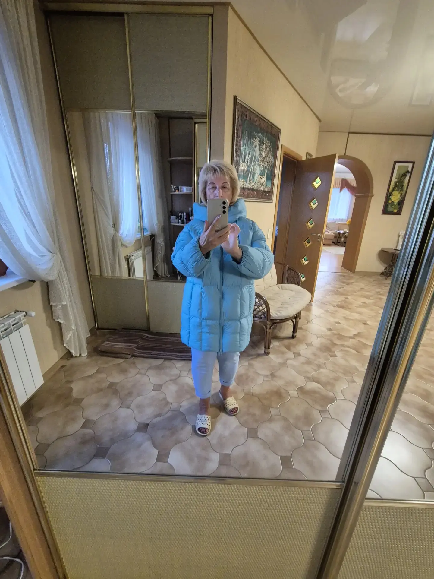 Получила сегодня голубой пуховик, это сказка, теплый, легкий. Огромное спасибо.