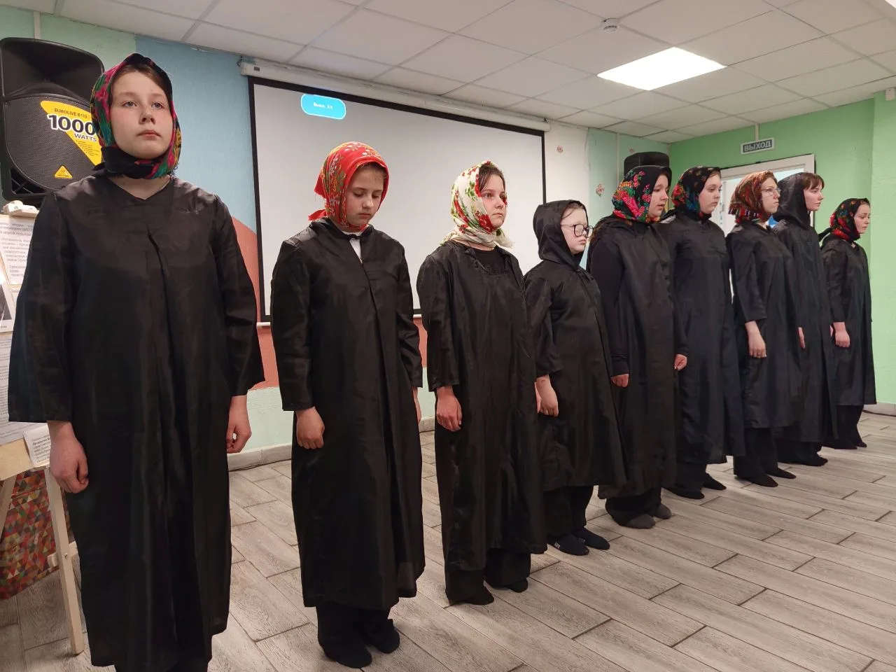 ЗАПОМНИТЕ НАВЕК!

Чем была оплачена минута, 
Каждая-прекаждая минута, 
Смеем ли мы это забывать?! 

