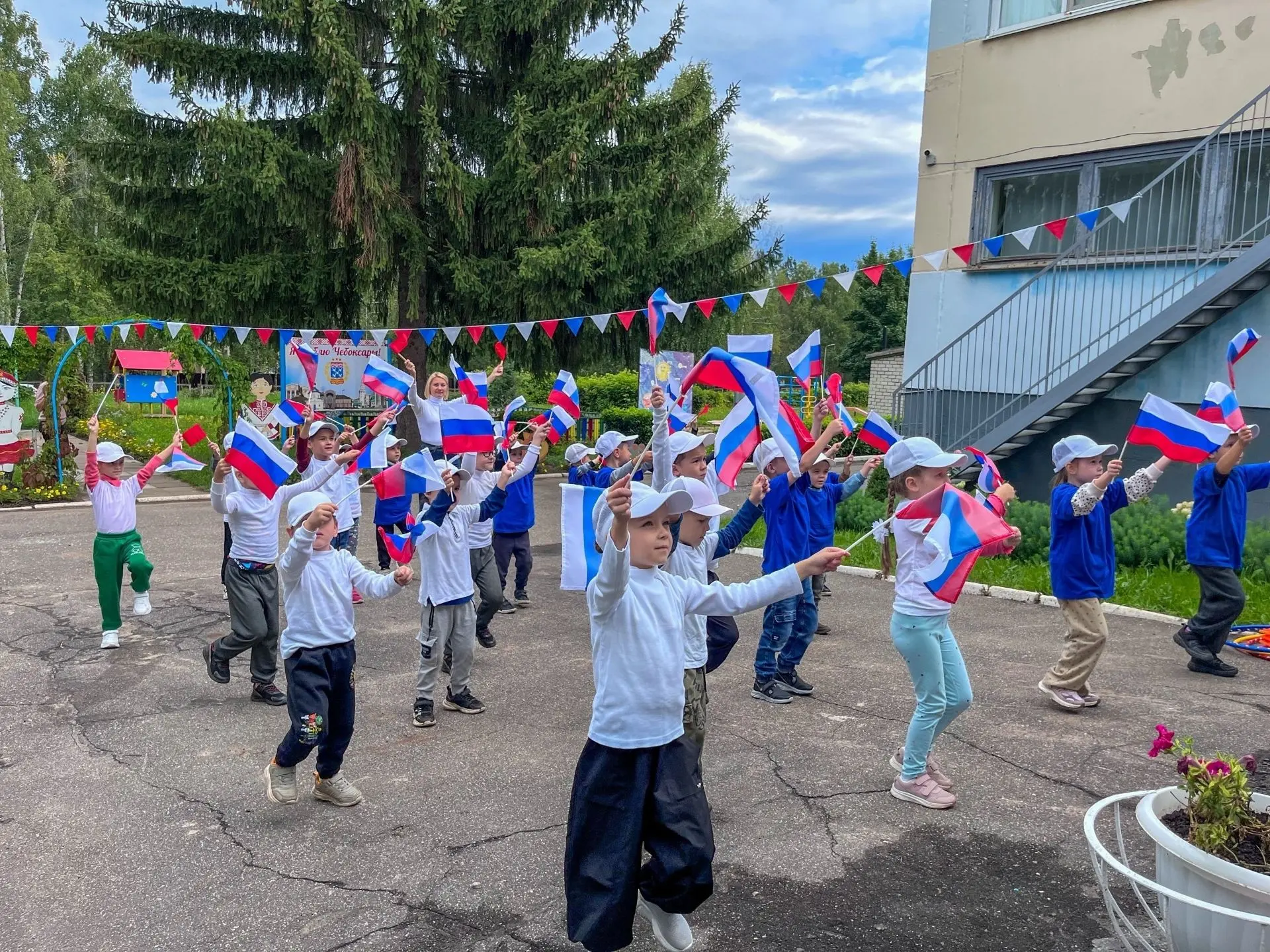 🇷🇺 С Днём Государственного флага Российской Федерации, дорогие  янтиковцы, друзья!
