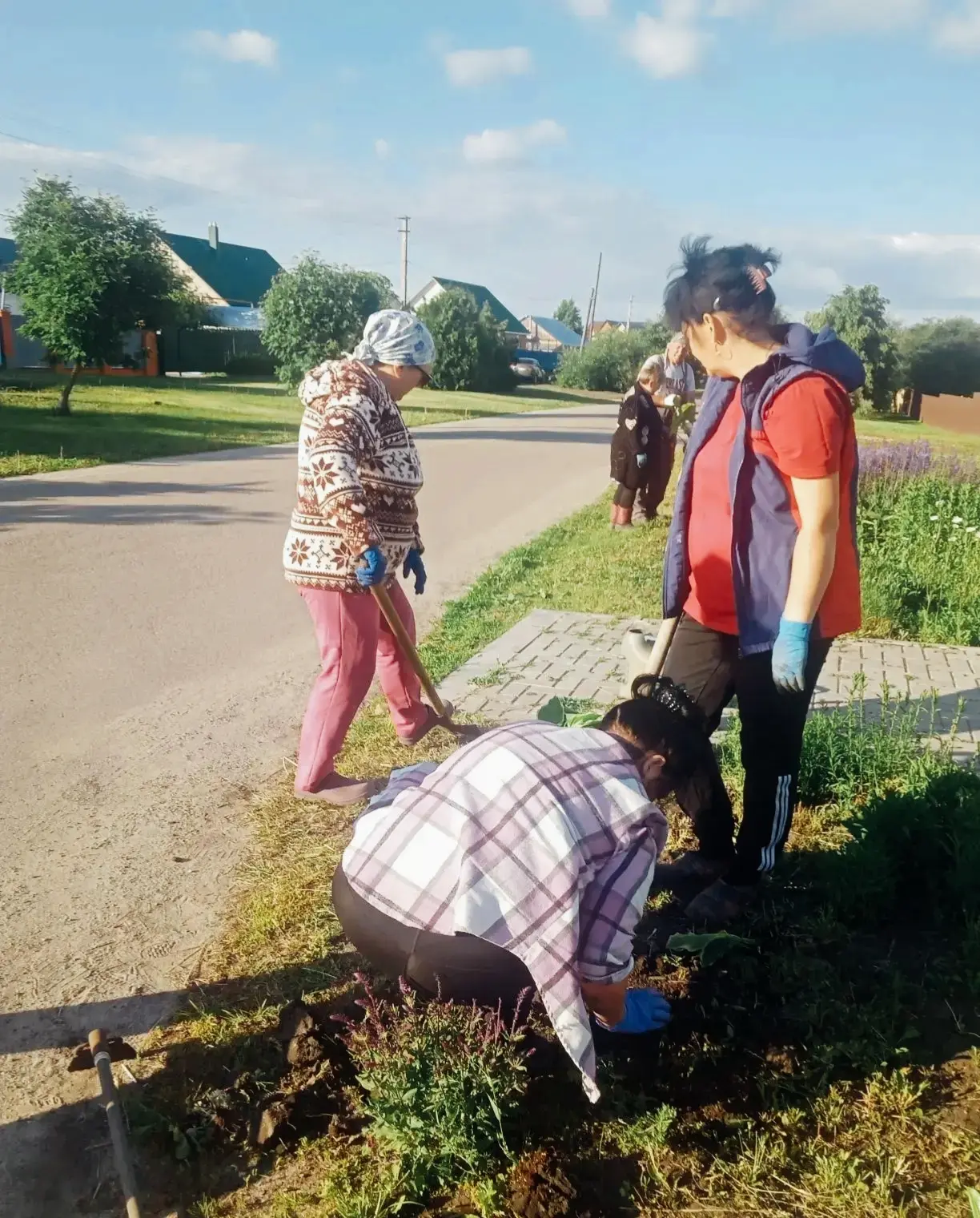 В селе Погореловка продолжается благоустройство территории.