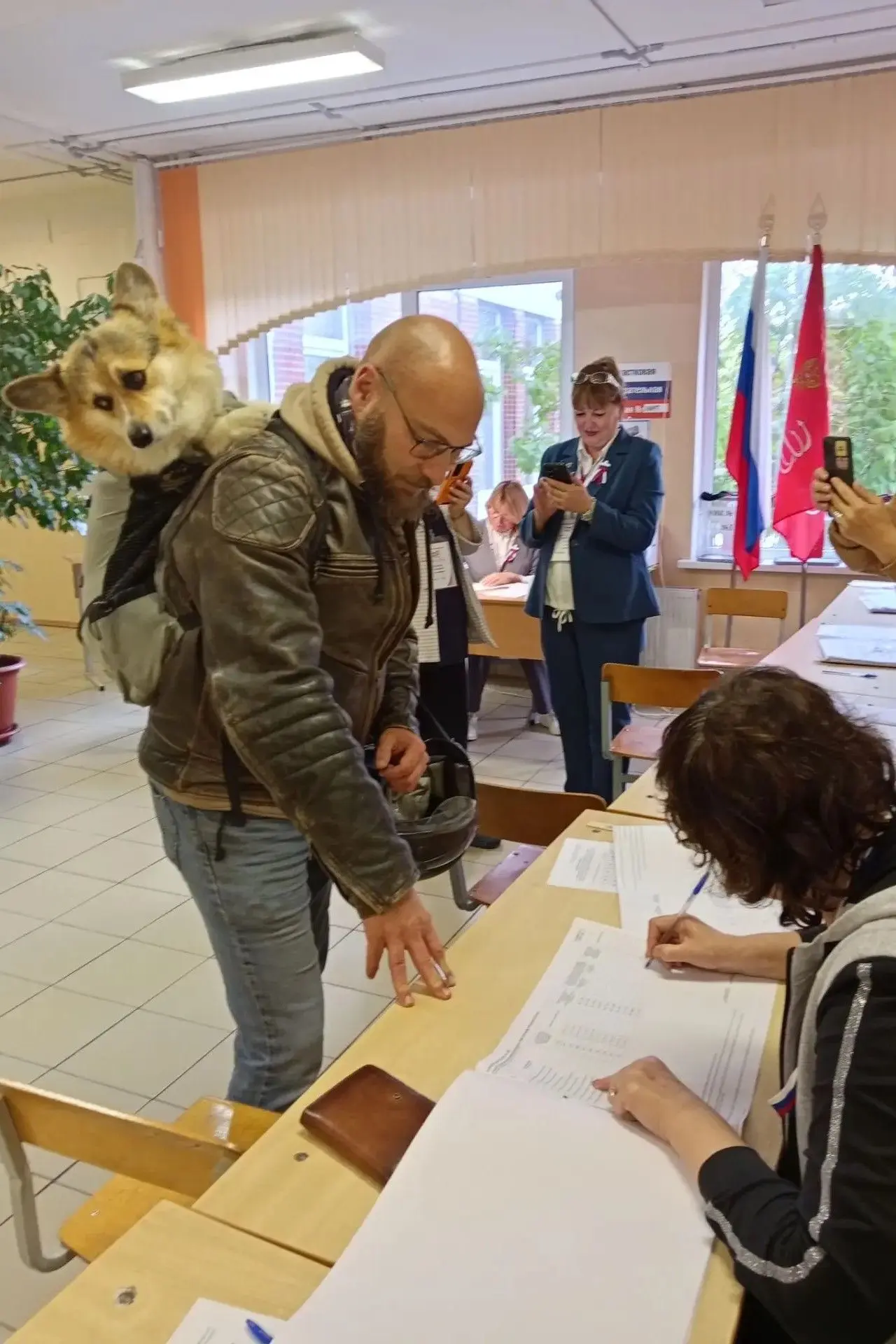 Делимся позитивными кадрами с избирательных участков в Петергофе, Ломоносове и Стрельне...