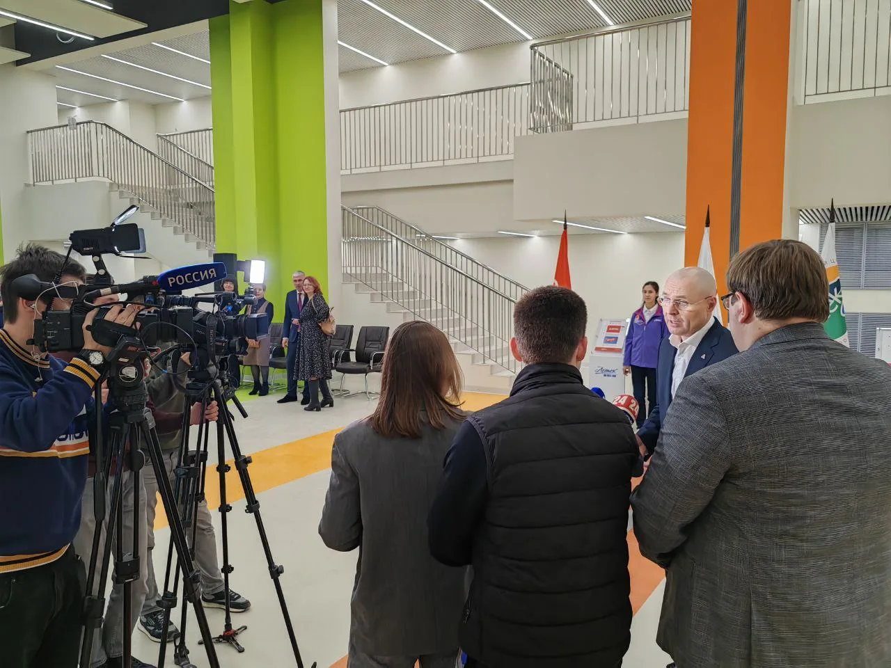 Дорогие друзья!  От всего сердца поздравляю вас с Днём российской печати!  Этот праздник — символ си