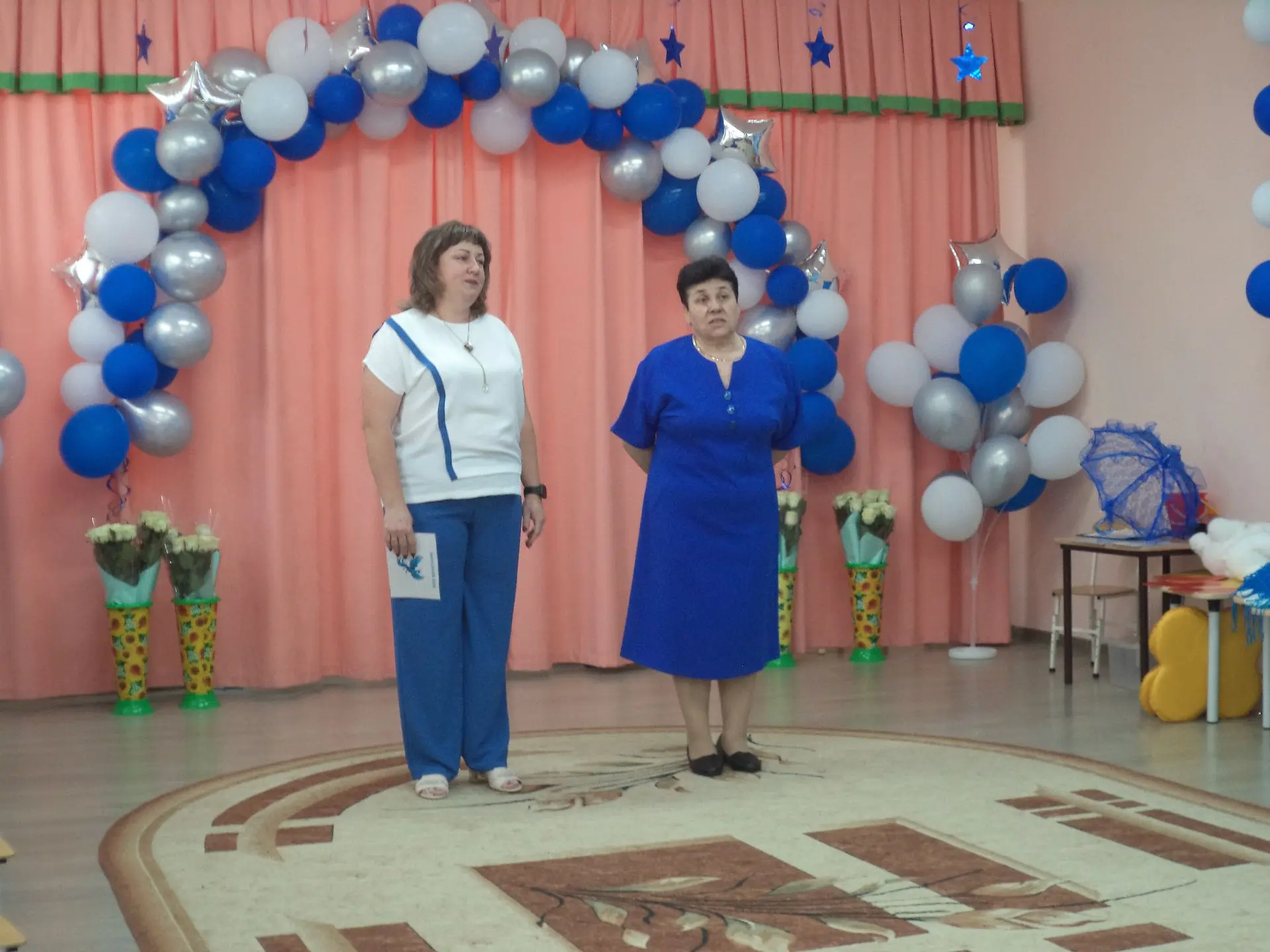 Юные артисты с радостью демонстрировали свои таланты. Звучали трогательные песни о детс...