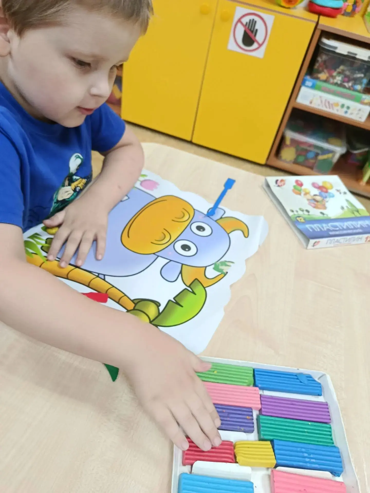 🧸Взяли в руки пластилин -
Лепить мы будем целый мир!

 🧸В группе "Цыплята" продолжается увлекатель