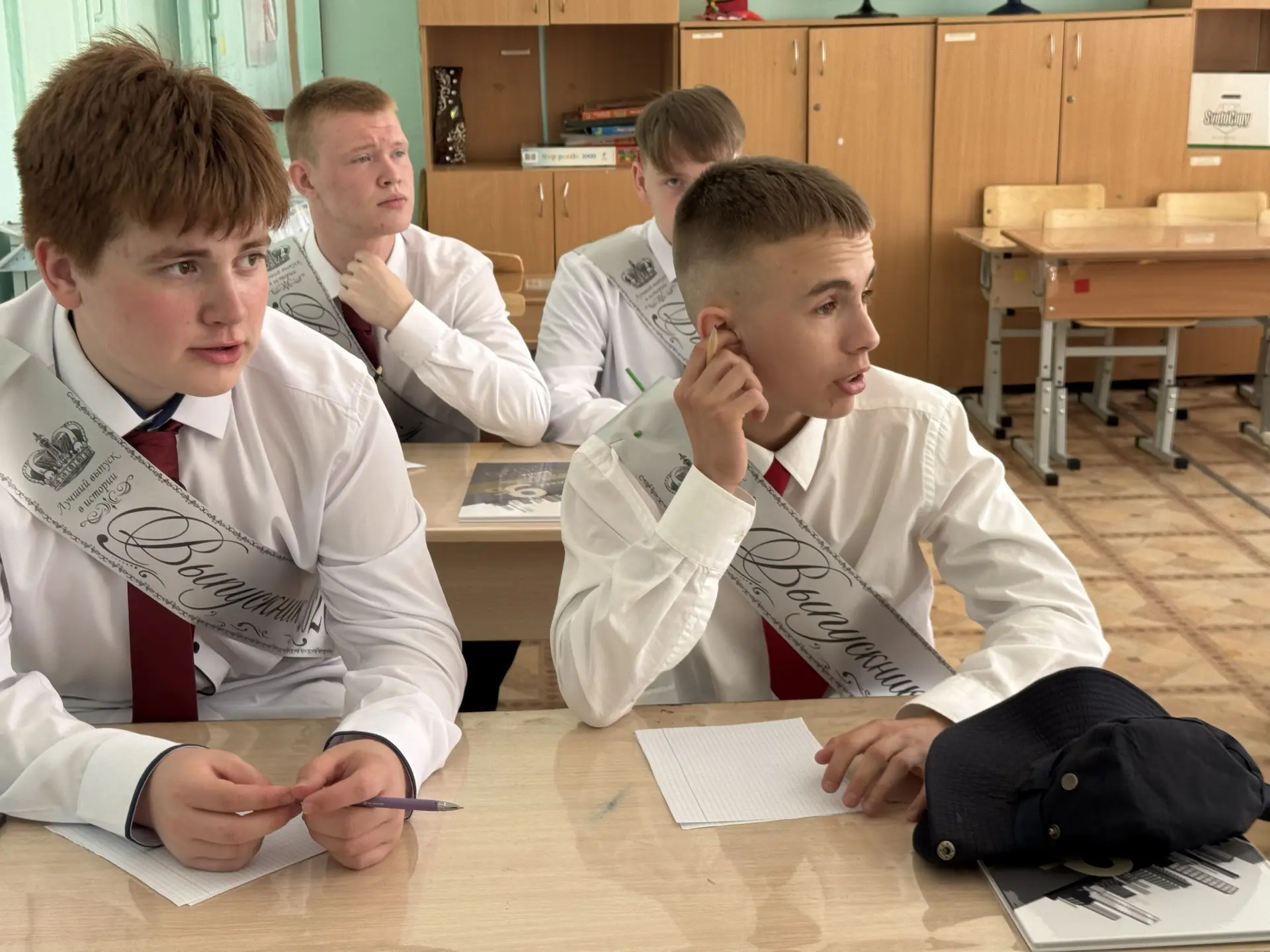 Сегодня мы провели торжественную линейку, важный рубеж, который подводит черту под одни...