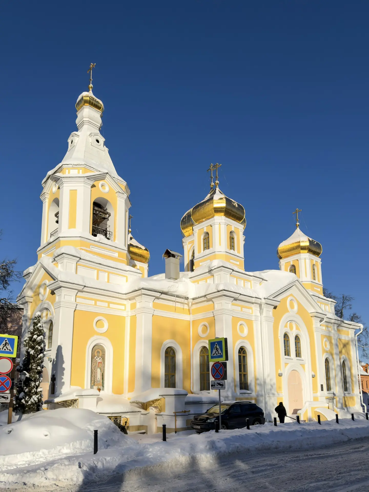 Храм Святителей Московских 1860 года — освящён в честь митрополитов и патриархов, чья д...