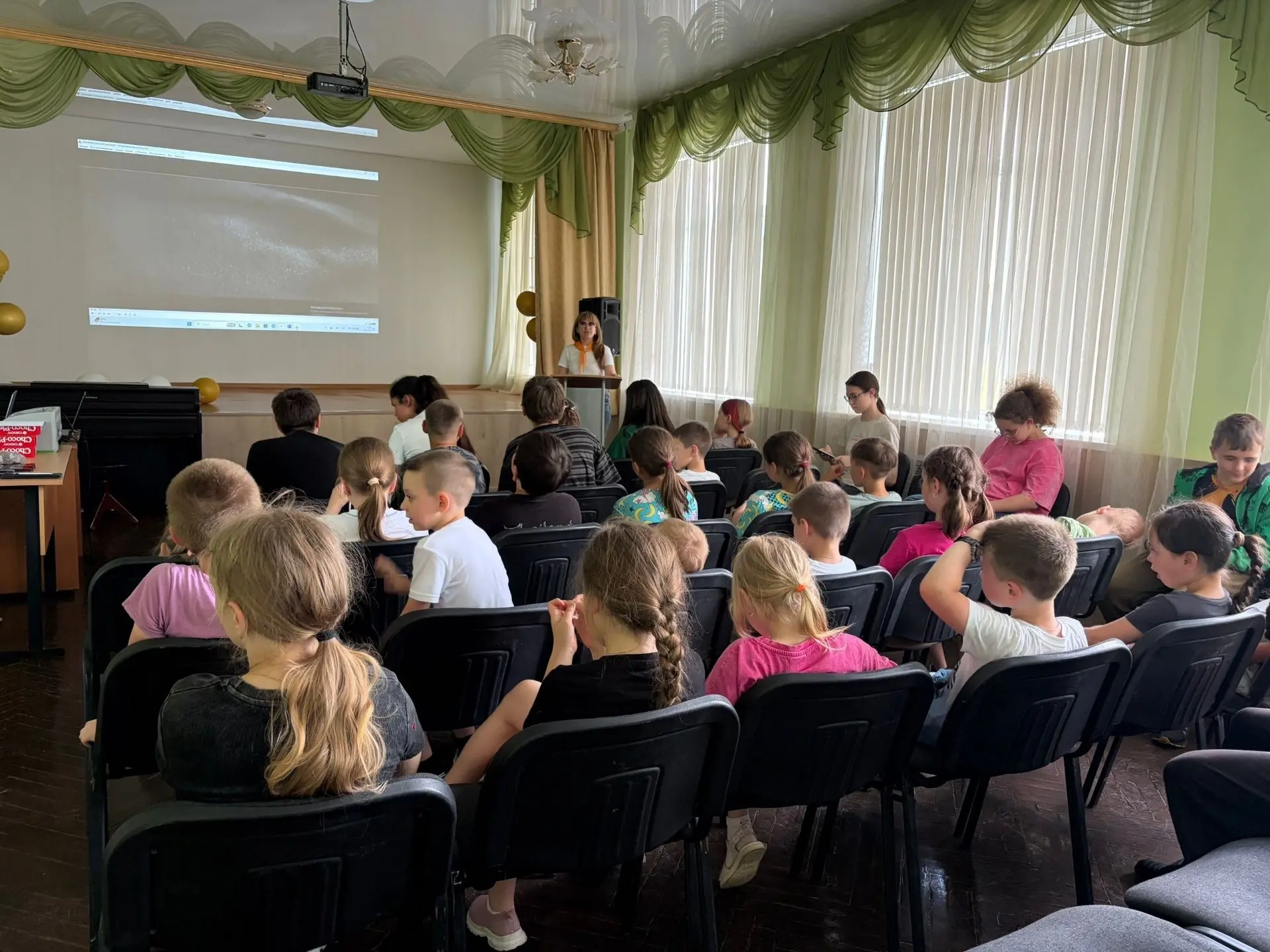 🎬 В нашей школе состоялся кинопоказ художественно-документального фильма «Шелихов».
📖 Обучающиеся 