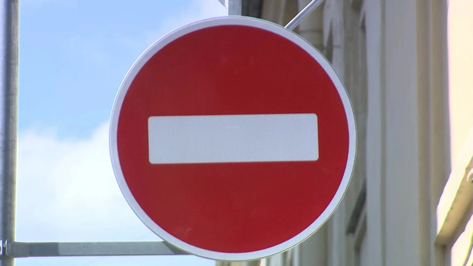 🚦 ВНИМАНИЕ, ВОДИТЕЛИ! ЦЕНТР ТВЕРЬ ПЕРЕКРЫТ ДО КОНЦА ЛЕТА! 
 
С 22 июня по 30 августа в сердце гор
