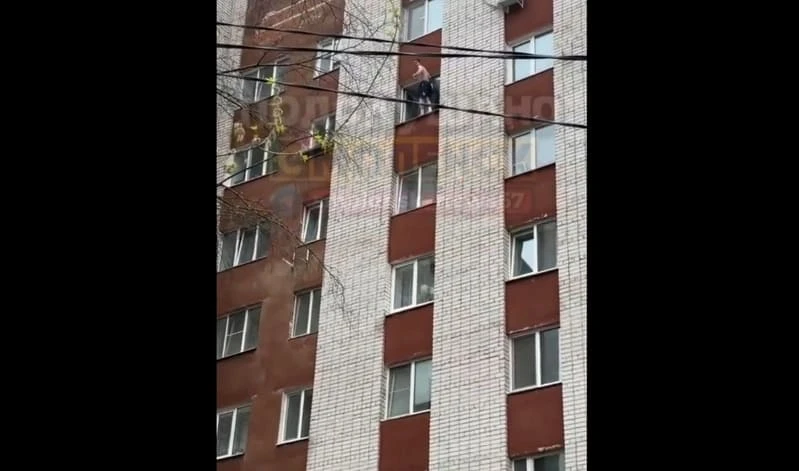 ⚡Смолянин выжил после падения с 8 этажа  Появились подробности инцидента на улице Попова в Смоленске