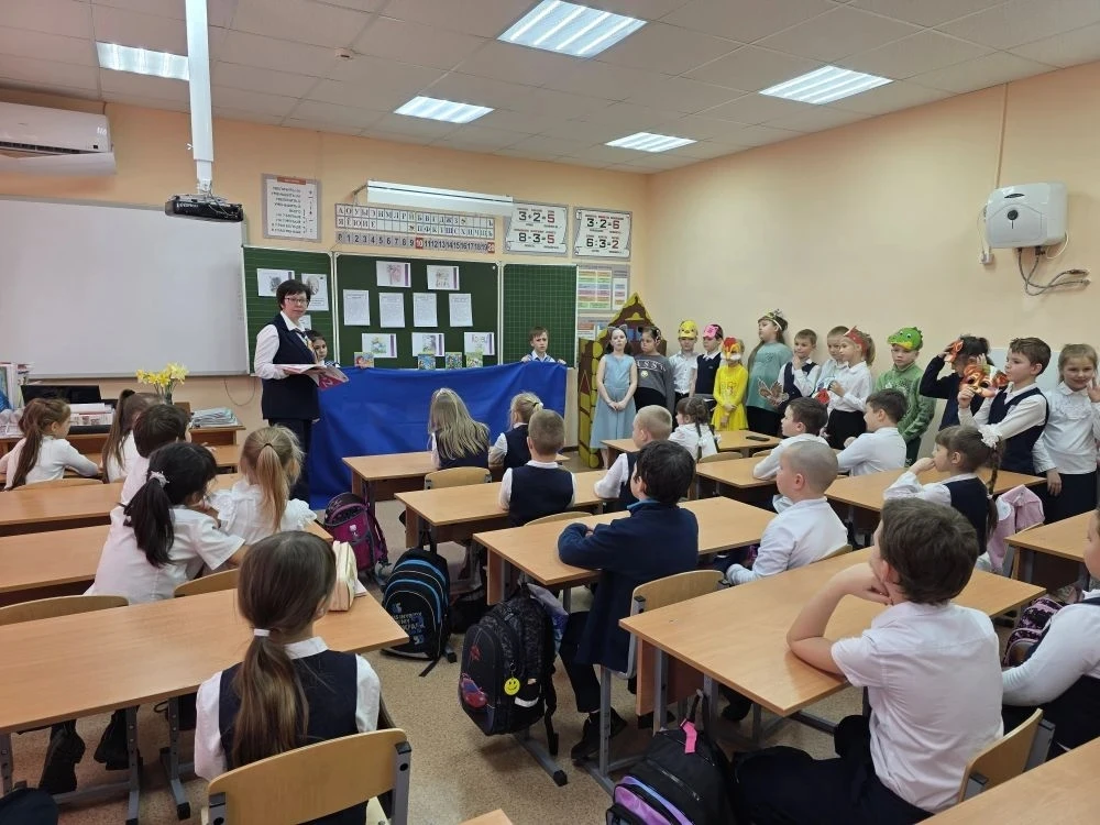 🎭 Сегодня ребята из Первички Первых под руководством своего классного руководителя и советника по во