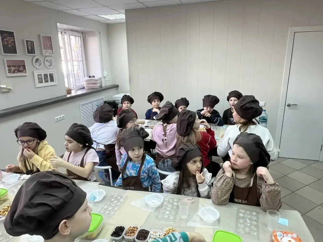🍫 Отличный мастер-класс в "Шоколадном доме" для 2 "А" класса 🍫  15.03.2026 г. ученики 2 "А" класса о