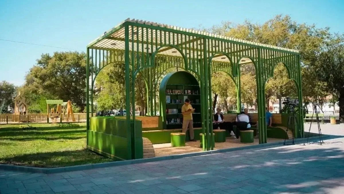 В сквере Ульянова открылась новая точка для книголюбов! 📚