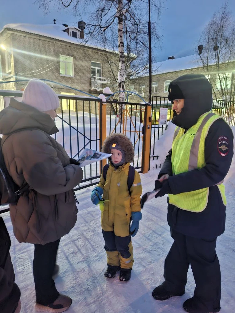 🚦Сберегите самое дорогое – пристегните детей в автокресле 🚗  Сегодня в школе и структурном подраздел