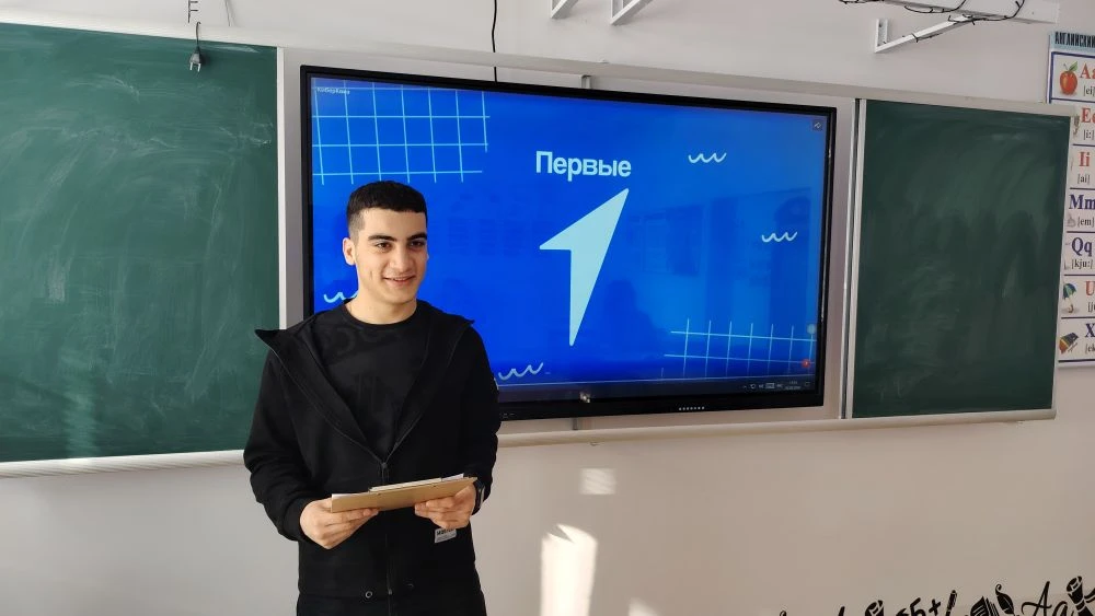 Наставник среди нас: Карен Бадоян провёл Киберквиз для одноклассников! 🔐