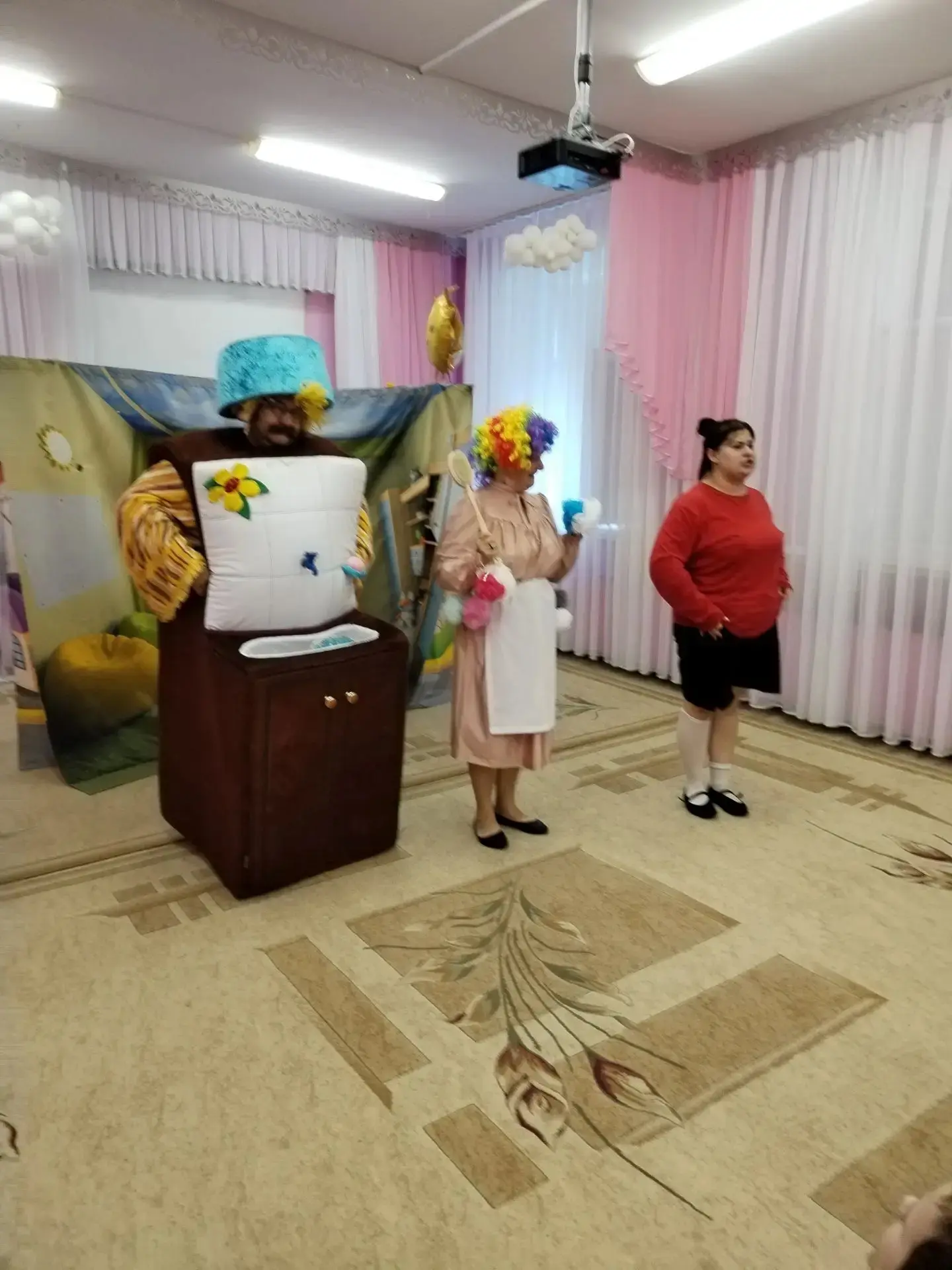 📌 Ребята посмотрели сказку:"Мойдодыр" в исполнении артистов театра. Это замечательная и очень полез