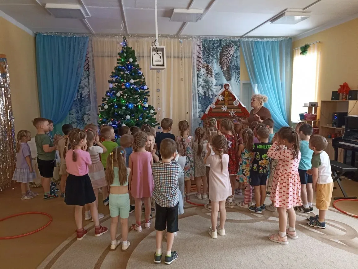 🎊 Сегодня в нашем детском саду на Тихонравова, 5 прошло яркое и весёлое событие! 🎄 Ре...