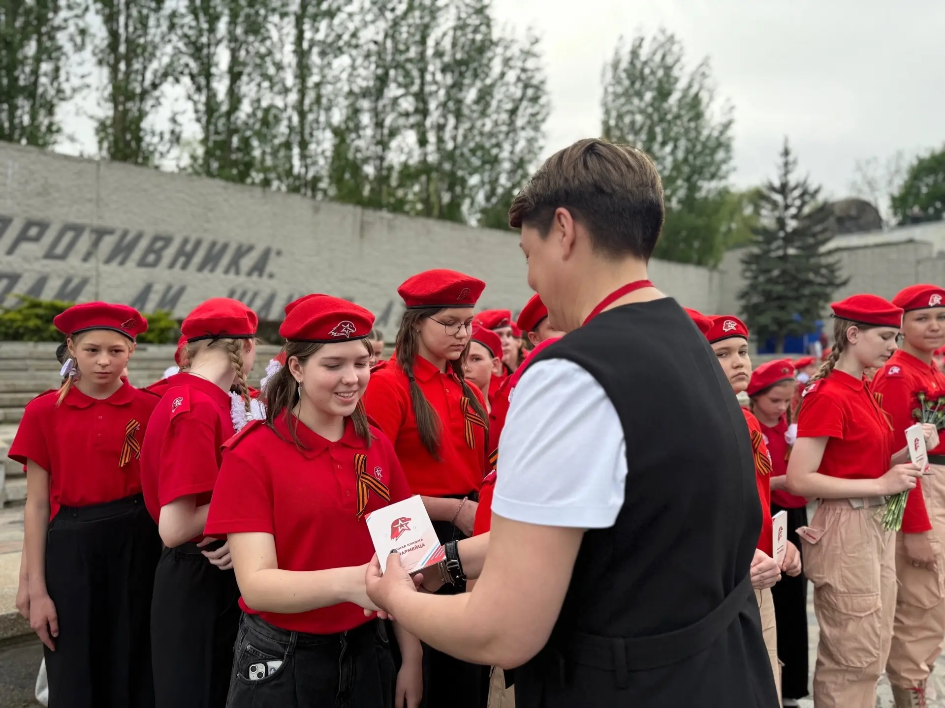 🇷🇺 Клятва на главной высоте страны!    Знаковое событие произошло в жизни нашего юнармейского отряда