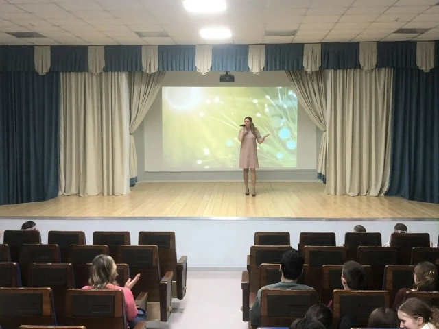 11 марта в нашей школе прошёл яркий праздничный концерт «Весны очарование». С творческой программой 