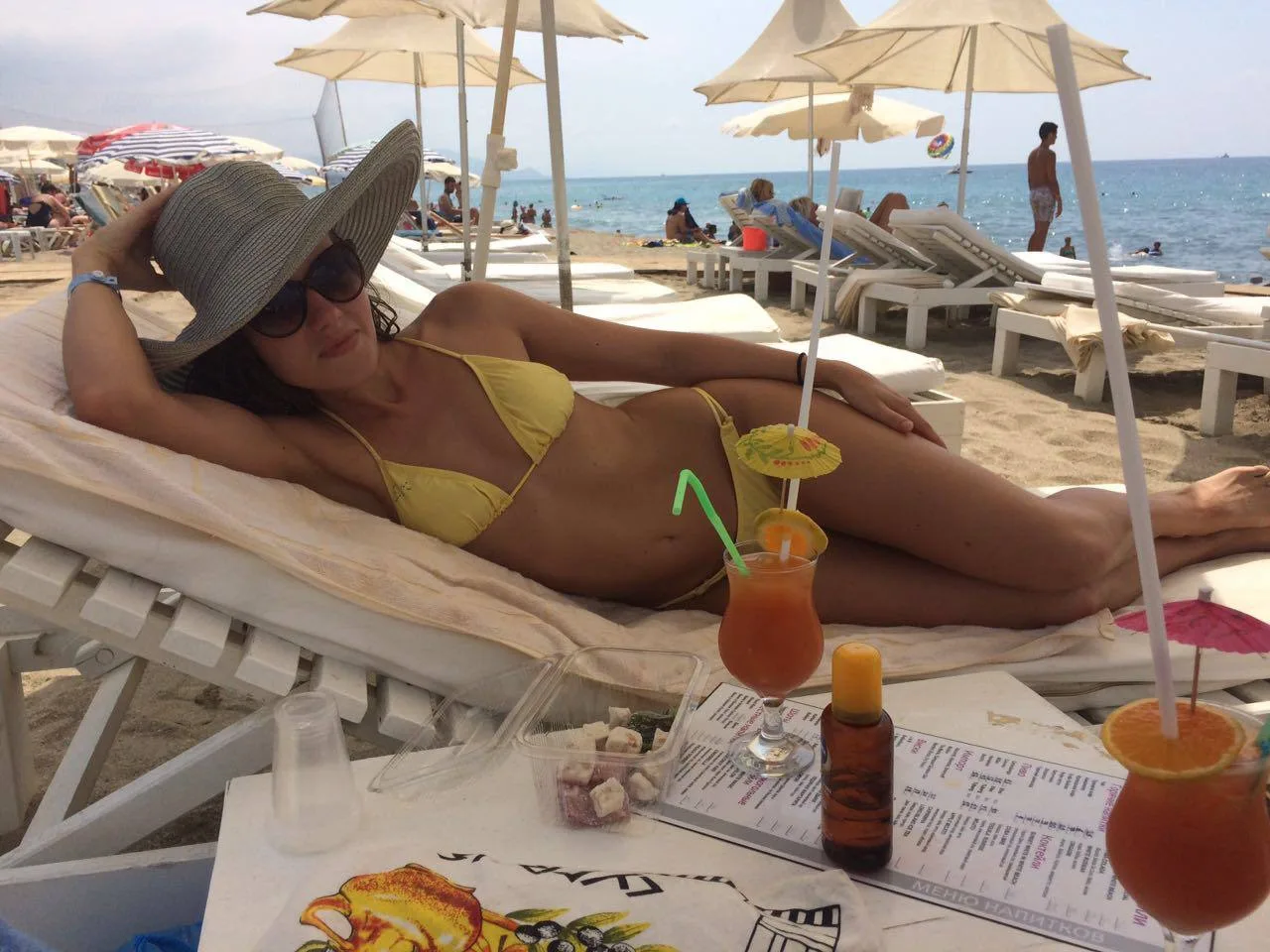 ЖЁЛТЫЙ КУПАЛЬНИК 👙

Я вот всё пишу ЗОЖ да ПП, а меня спрашивают: Ань, ну что делать? С чего начать 