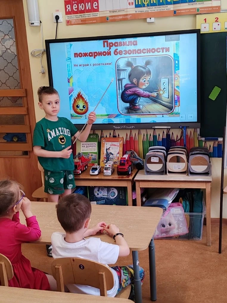 В рамках проекта Предшкола- стандарт детского сада на тематической неделе " Мир без опасностей " в  