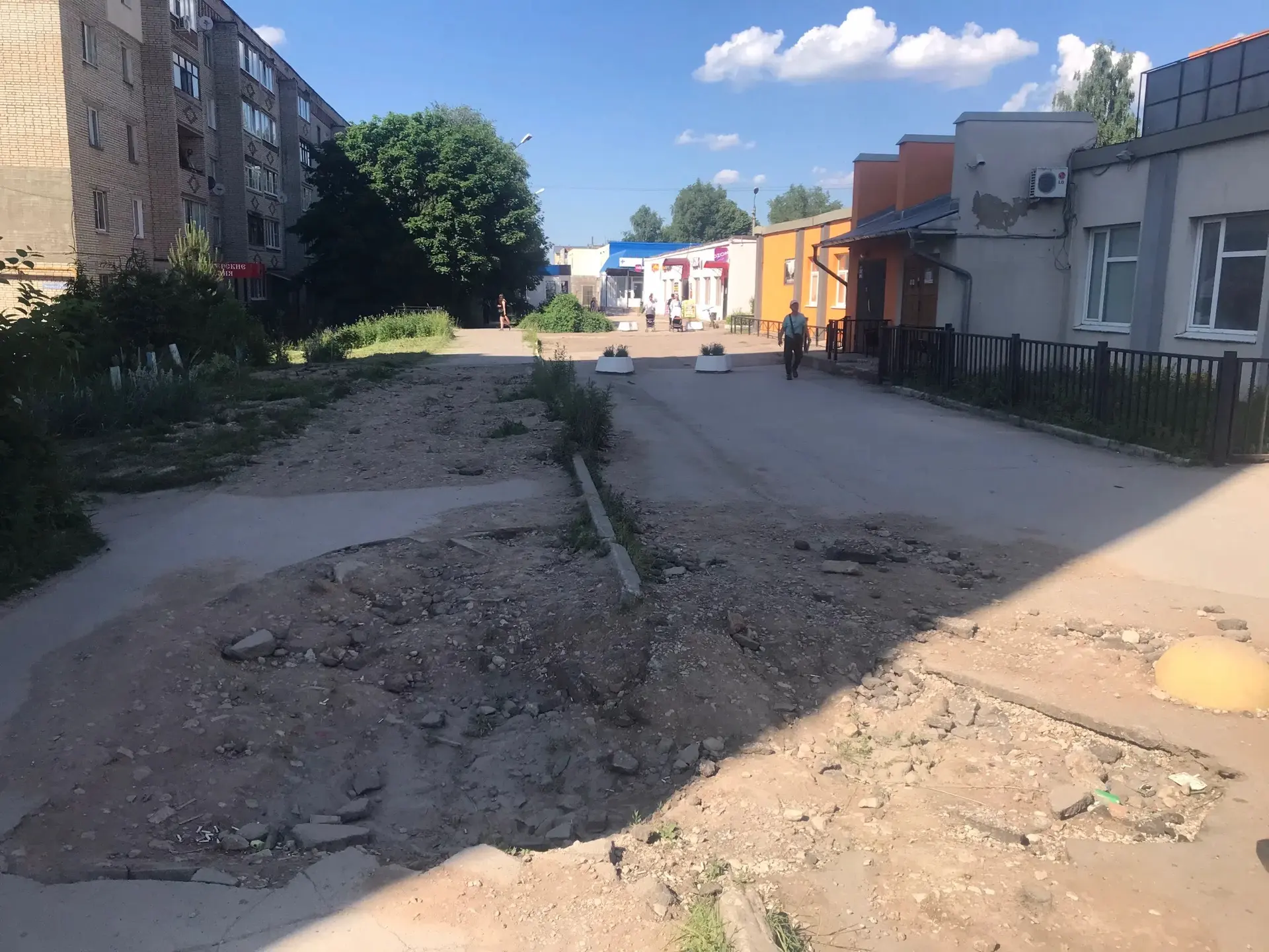 Когда нибудь дождёмся благоустройства разбитых тротуаров возле детской музыкальной школ...