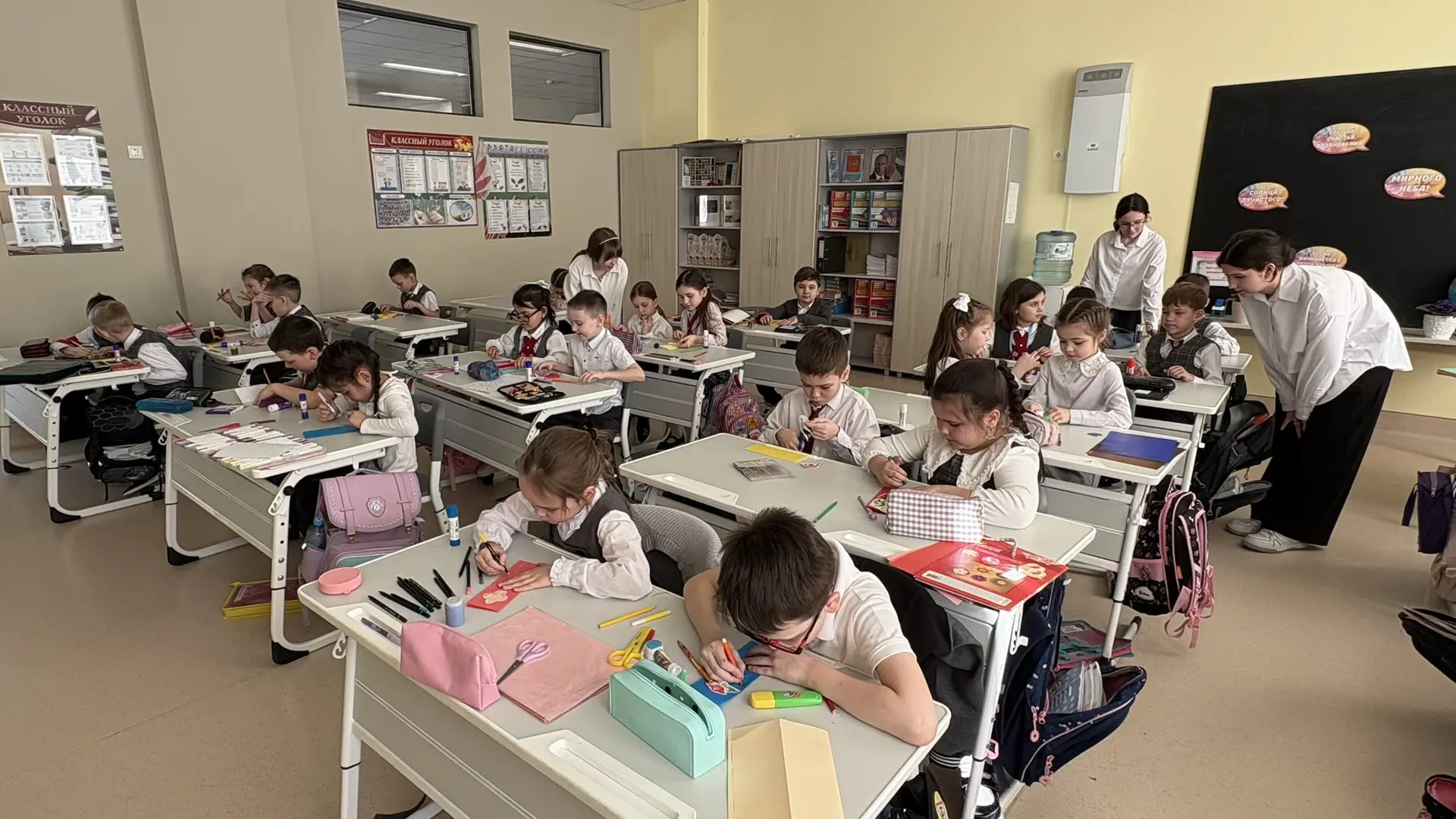 🇷🇺18 марта День воссоединения Крыма с Россией🇷🇺  В нашей гимназии прошли тематические мероприятия по