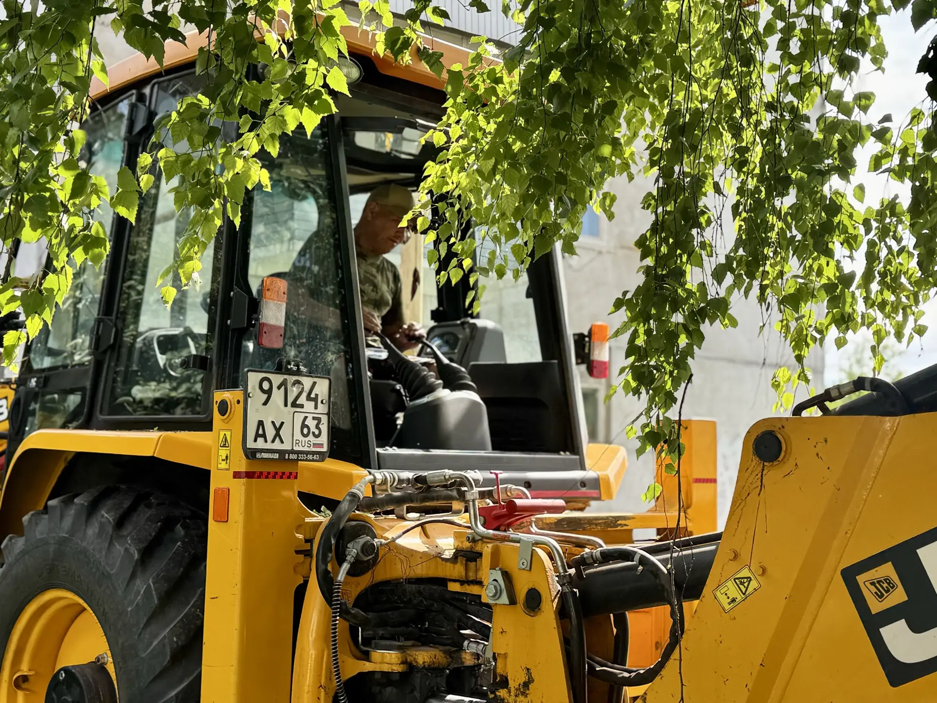 🚧 Ремонт отмостки на Первомайской, 57а и подготовка домов к зиме

На Первомайской, 57а стартовали р