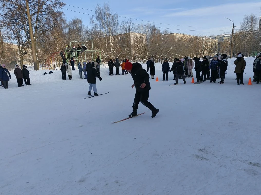 11 февраля в нашей школе состоялся День здоровья.  Для учащихся пятых и шестых классов во дворе школ