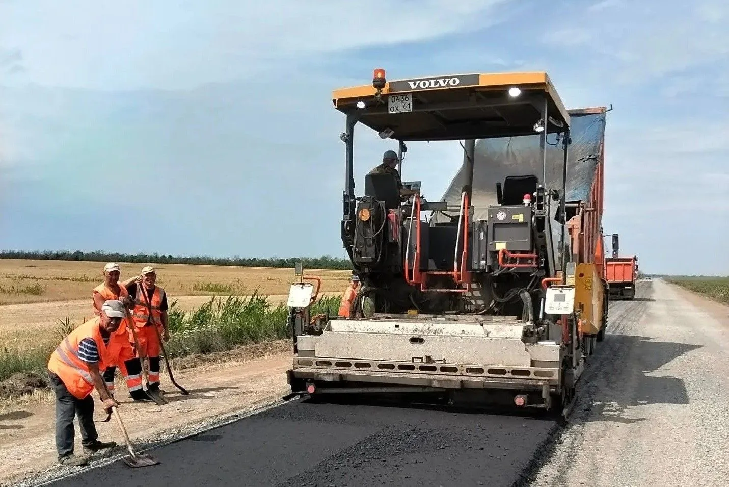 В Кагальницком районе обновляют 5,7 км региональной автодороги