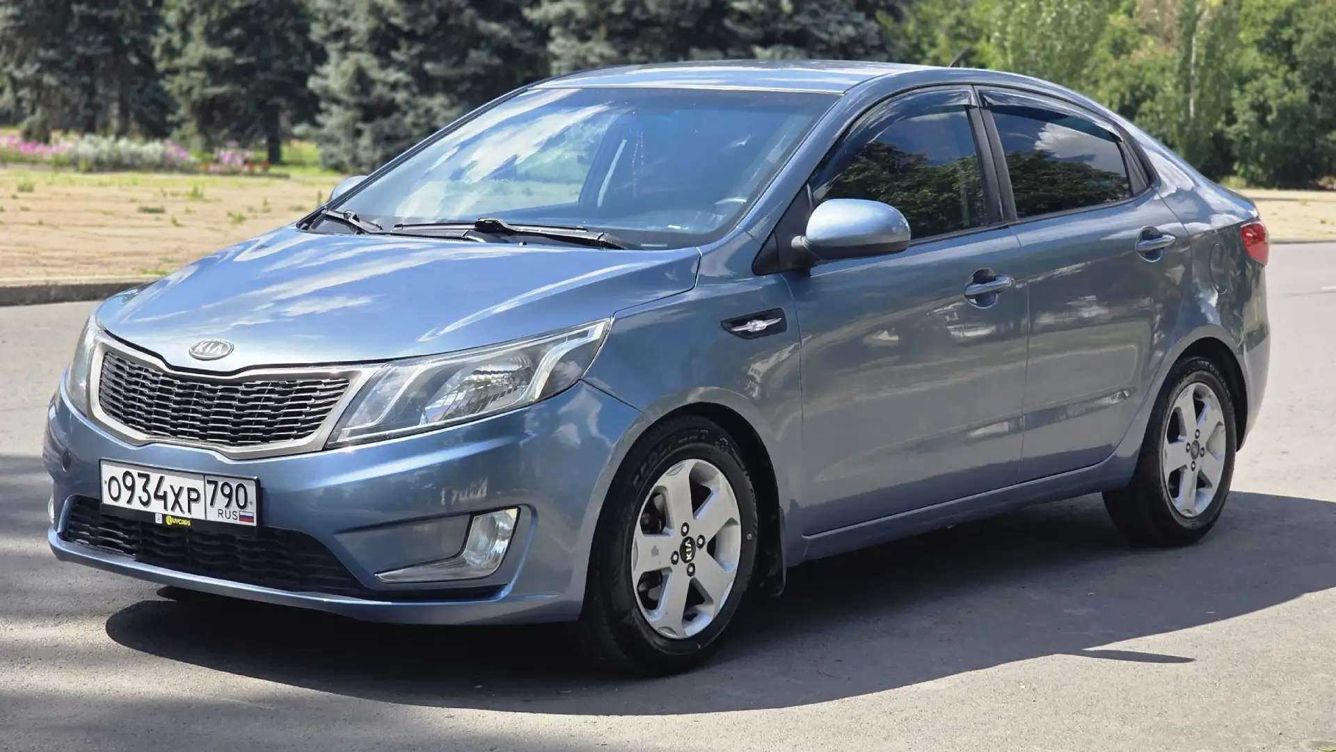 Продам Kia Rio (киа рио) 2012 года на автомате в отличном состоянии без рубля вложений