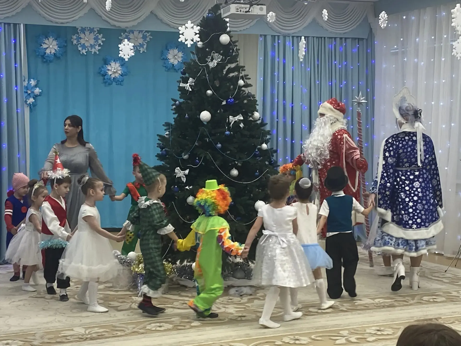 🎄✨ Новогоднее волшебство в средней группе «Почемучки»! ✨🎄
