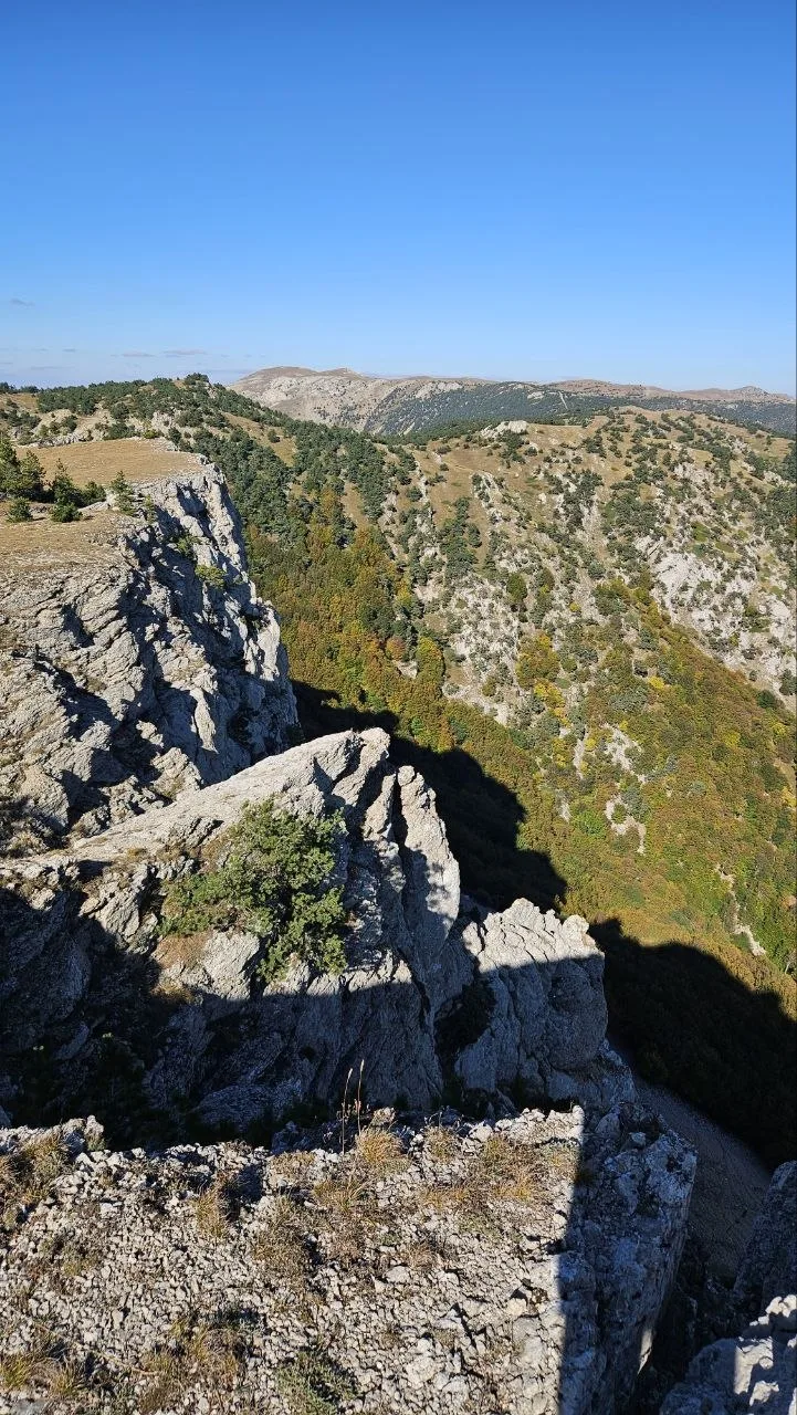 Сегодня был в Национальном парке "Крымский" и насмотрелся на осеннюю красоту, которой с...