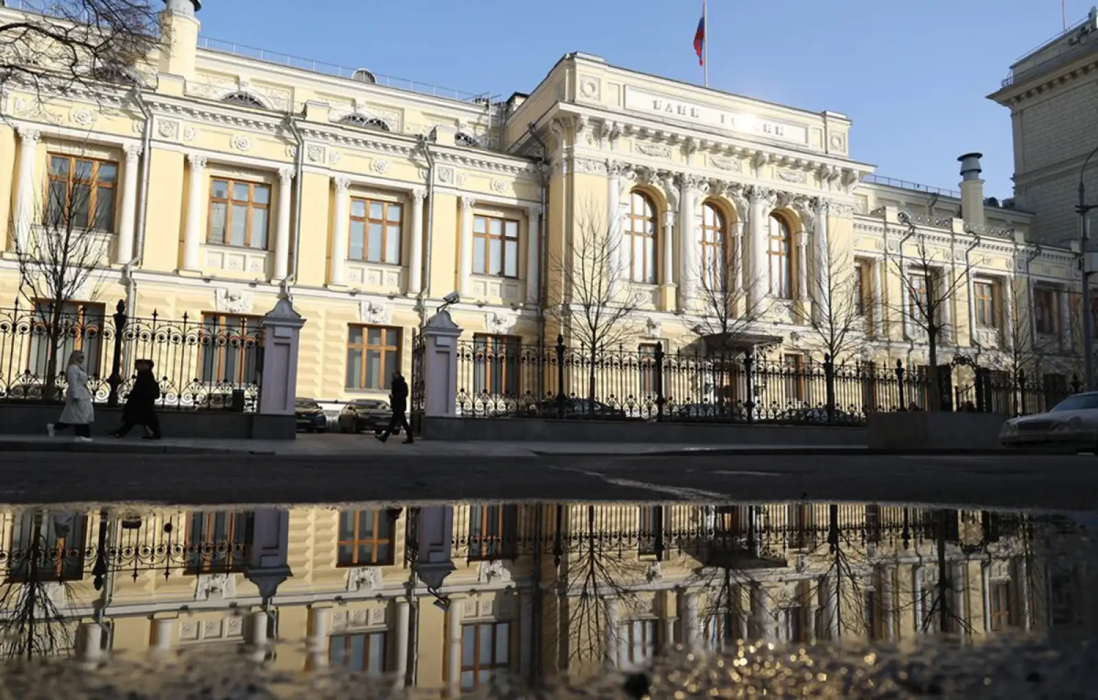 Центральный банк России продлил ограничения на снятие наличной иностранной валюты до 9 ...