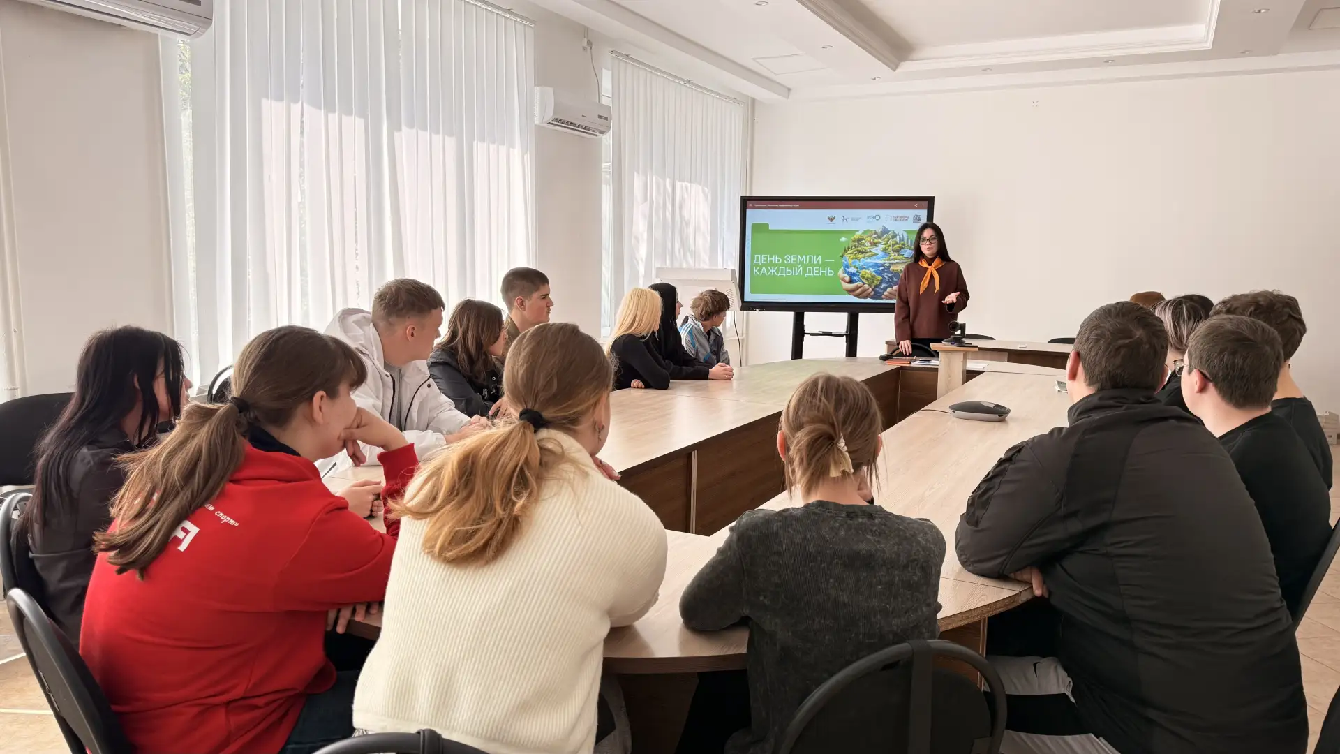 🌾 Традиционно учебная неделя в Скадовском аграрном колледже началась с Разговоров о важном!   🗓Тема: