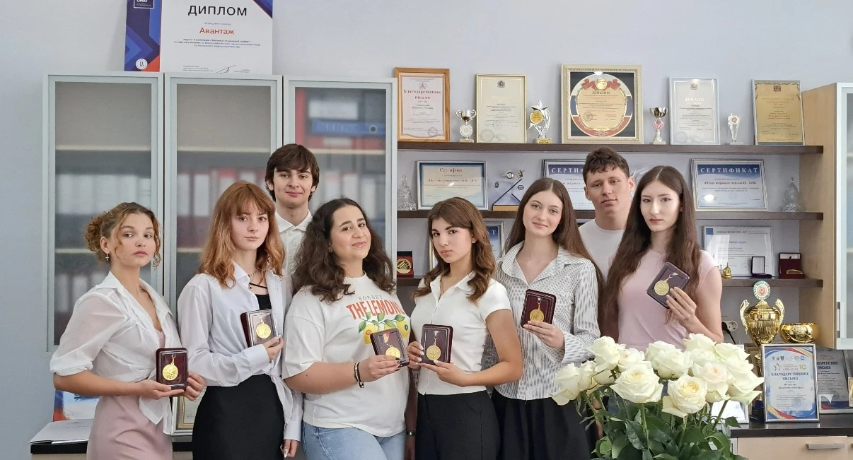 🏅Выпускники 2026 года – Луспикаян Иван Вартанович, Брит Арина Игоревна, Брит Никита Игоревич, Жмыхо
