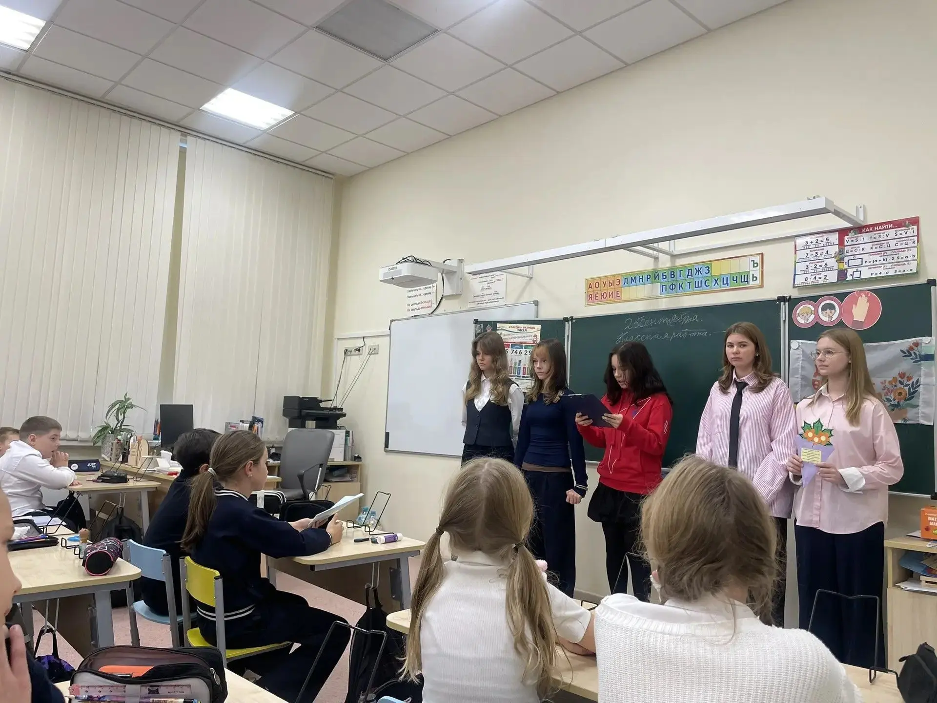 Мостик между поколениями: открытки от сердца