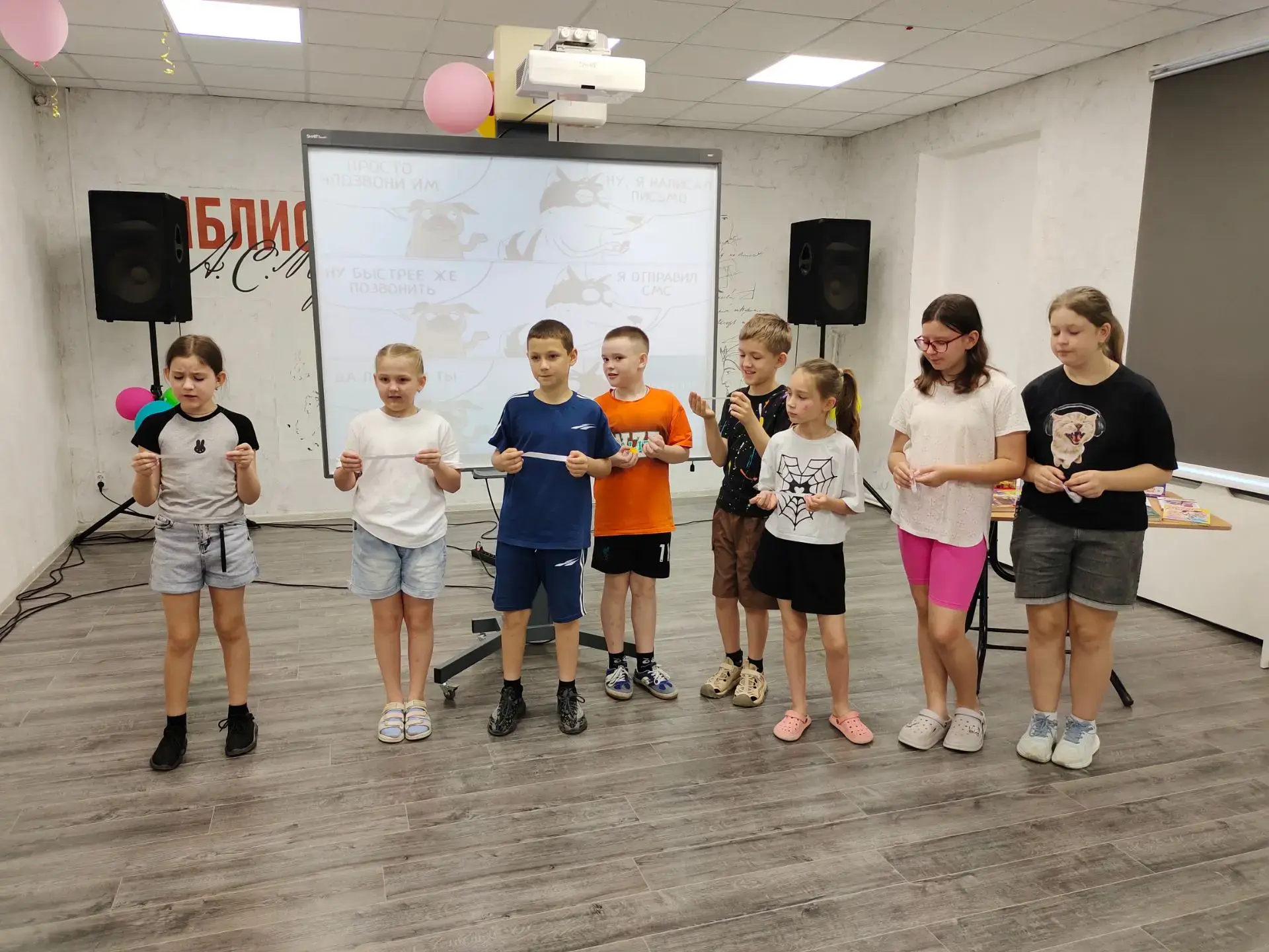 🌞 Летние библиотечные площадки в Районной детской библиотеке продолжают радовать ребят интересными 