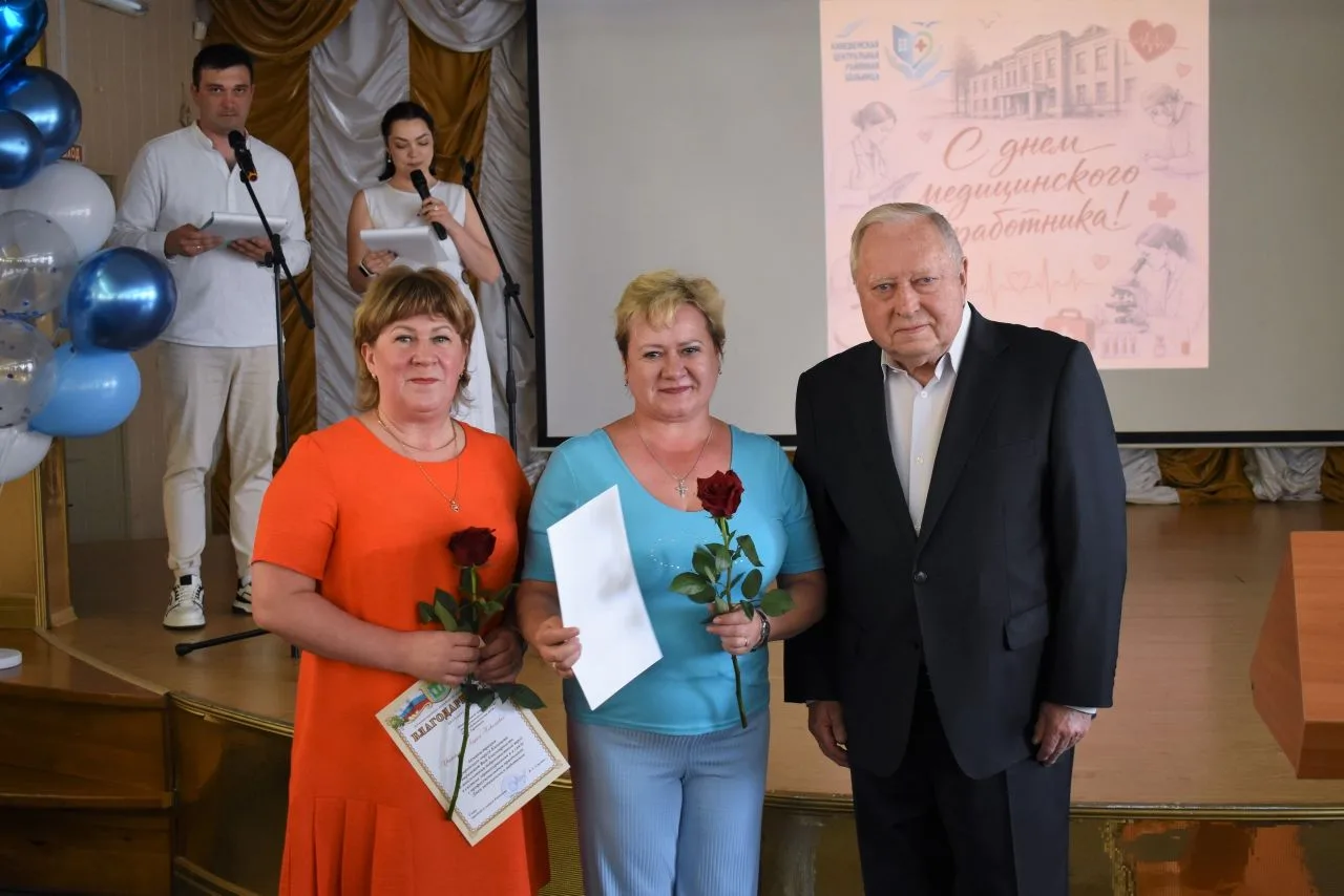 📸 Медицинские работники принимают поздравления с профессиональным праздником

🎉🏥Ежегодно в третье