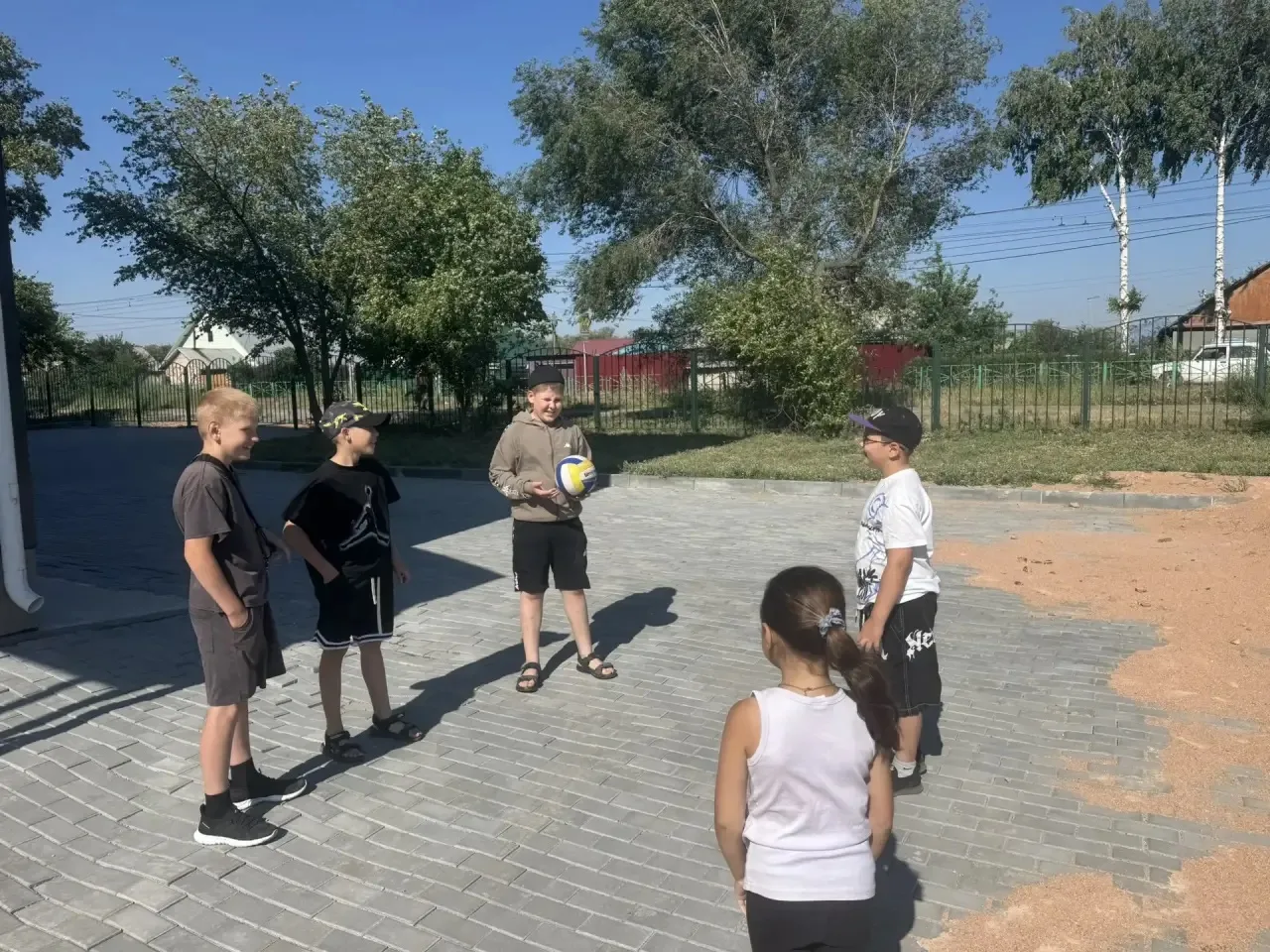 Новости досуговой площадки. Сегодня, 9 июля, для ребят были организованы подвижные  игры: с мячом, «