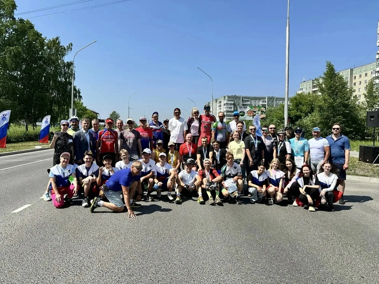 В Северске прошло Открытое первенство ЗАТО Северск по шоссейной велогонке «Свежий ветер»

Более 300 