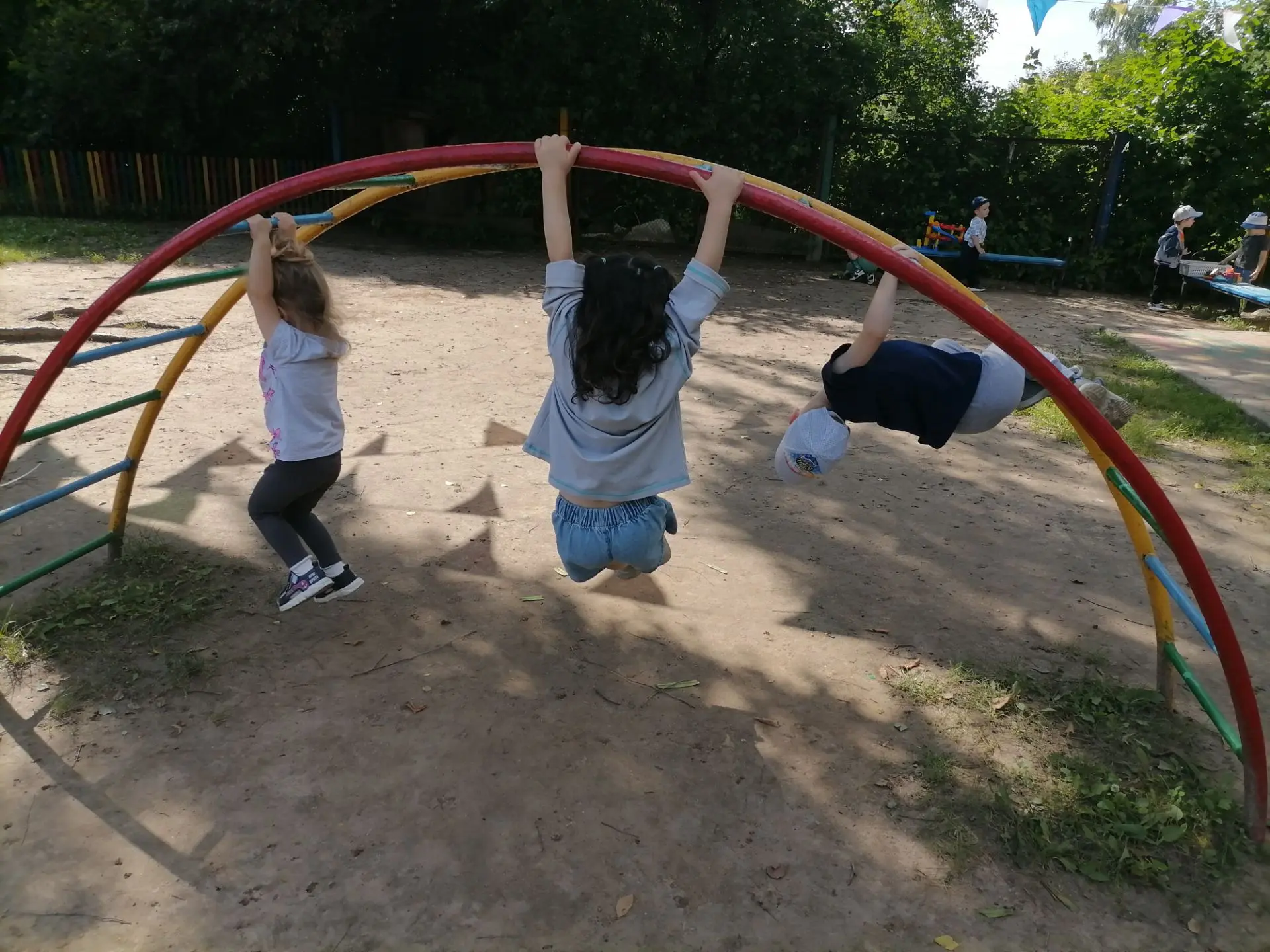 🤾‍♂️ПОДВИЖНЫЕ  ИГРЫ🏃‍♀️

 👫Ребята в группе №3 активно участвуют в подвижных играх на свежем возду