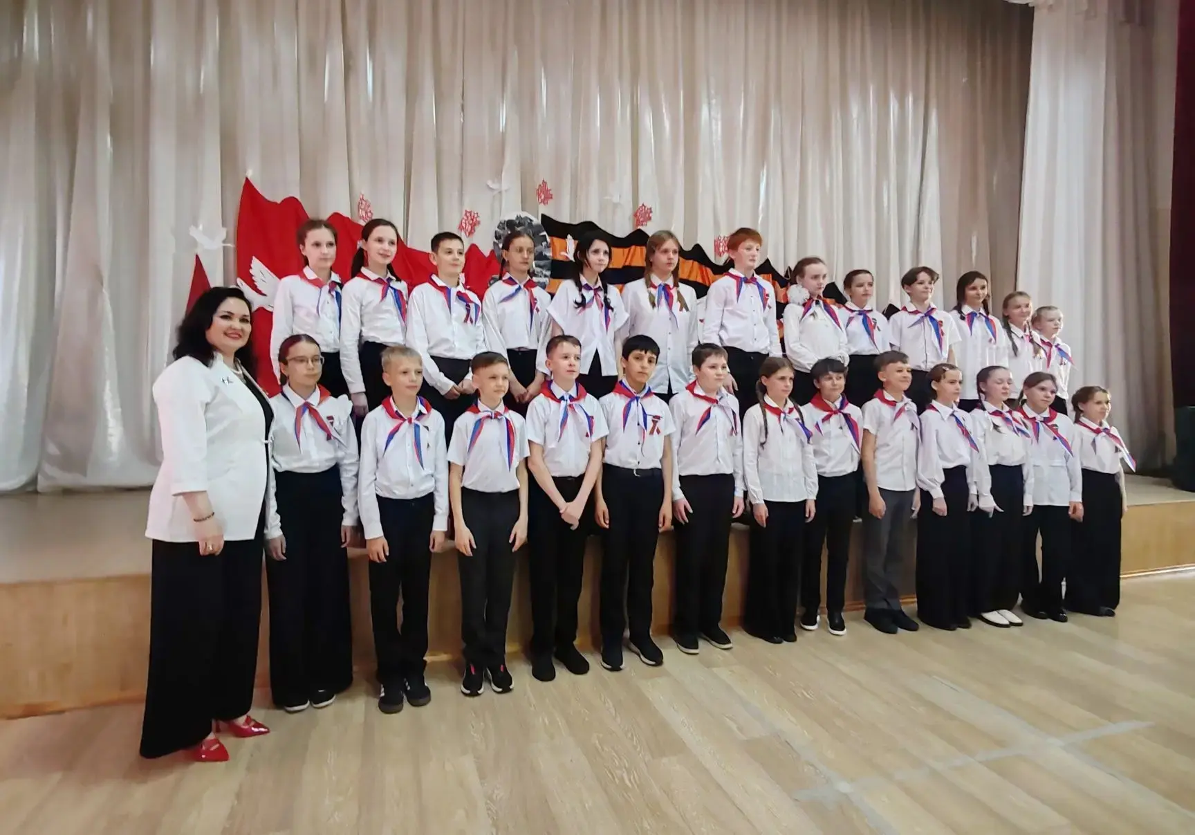 🎶 В нашей школе прошёл концерт, посвящённый 81-й годовщине Великой Победы — он тронул до глубины душ