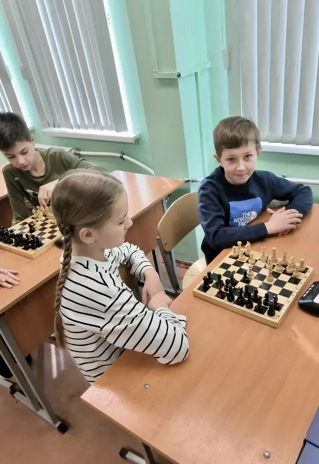 📌Шахматный турнир  💫30 марта  в нашей школе прошёл шахматный турнир «Нескучные каникулы» 😃 среди уча