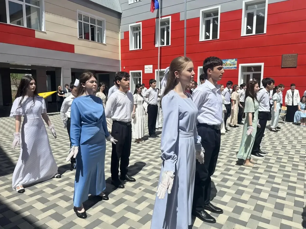 🤍💙❤️«Венец дружбы»: танцевальный символ единства народов России прошел в Усть-Джегутинском районе   