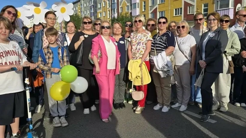 С Днём семьи, любви и верности! Пусть в вашем доме всегда царит гармония, а ромашка — символ этого с