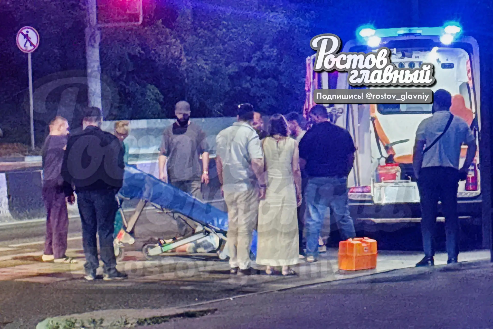 ⚠️ Вчера в 23:30 на Турмалиновской (остановка на Нагибина) сбили девушку на зебре. Рядом стоял Мерсе
