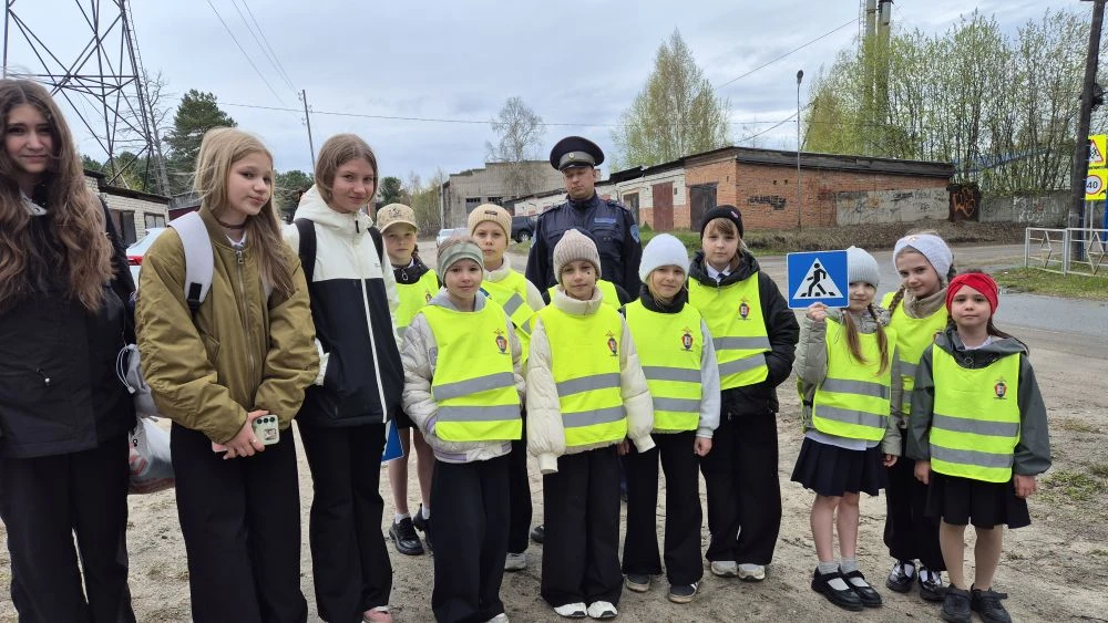 🚦 Соблюдайте ПДД!   🚔 Вчера, в предпоследний учебный день этого года, в нашей школе прошла акция «Бе